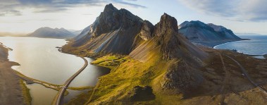 Fotobehang prachtige bergen en kust IJsland_AS270048975